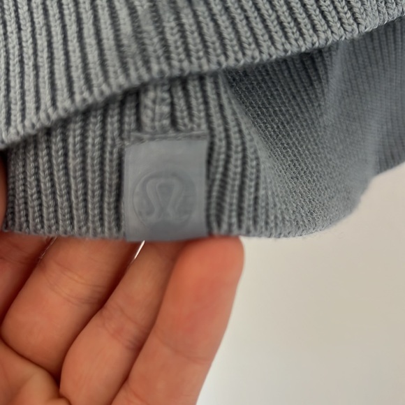 Lululemon sweater with detailed bottom 4 - Picture 3 of 3